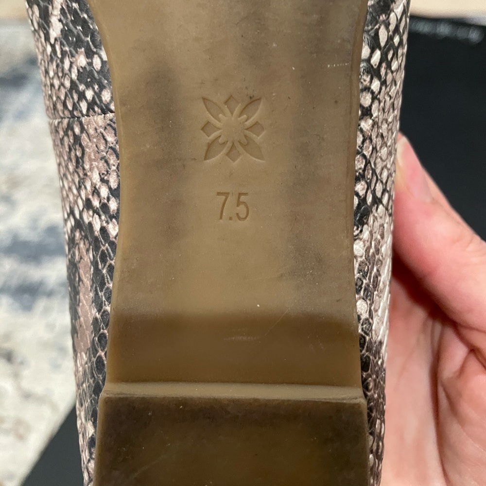 7.5 snake patterned flat - Picture 2 of 6